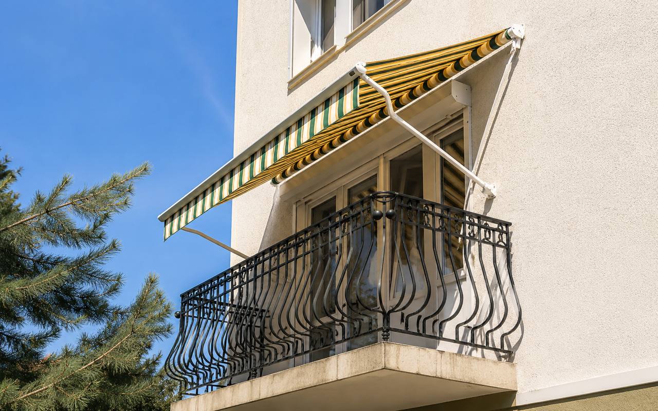 Ліктьова маркіза, балкон
